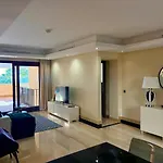5 Stars Beachfront Paradise - Seaview, Always Heated Pool, Gym, Sauna!