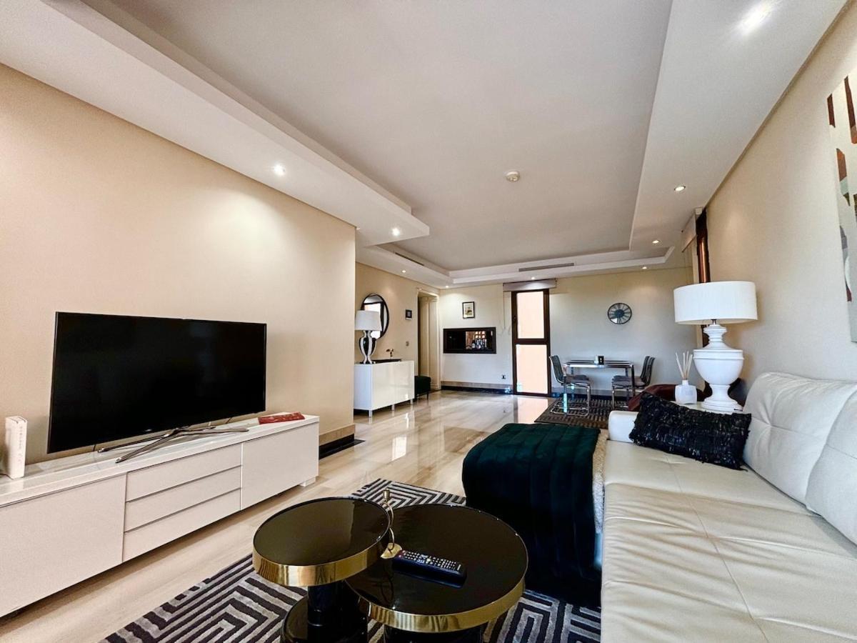 5 Stars Beachfront Paradise - Seaview, Always Heated Pool, Gym, Sauna! Lägenhet *