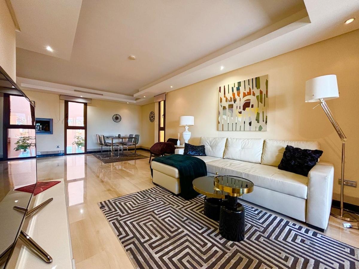 Lägenhet 5 Stars Beachfront Paradise - Seaview, Always Heated Pool, Gym, Sauna! *