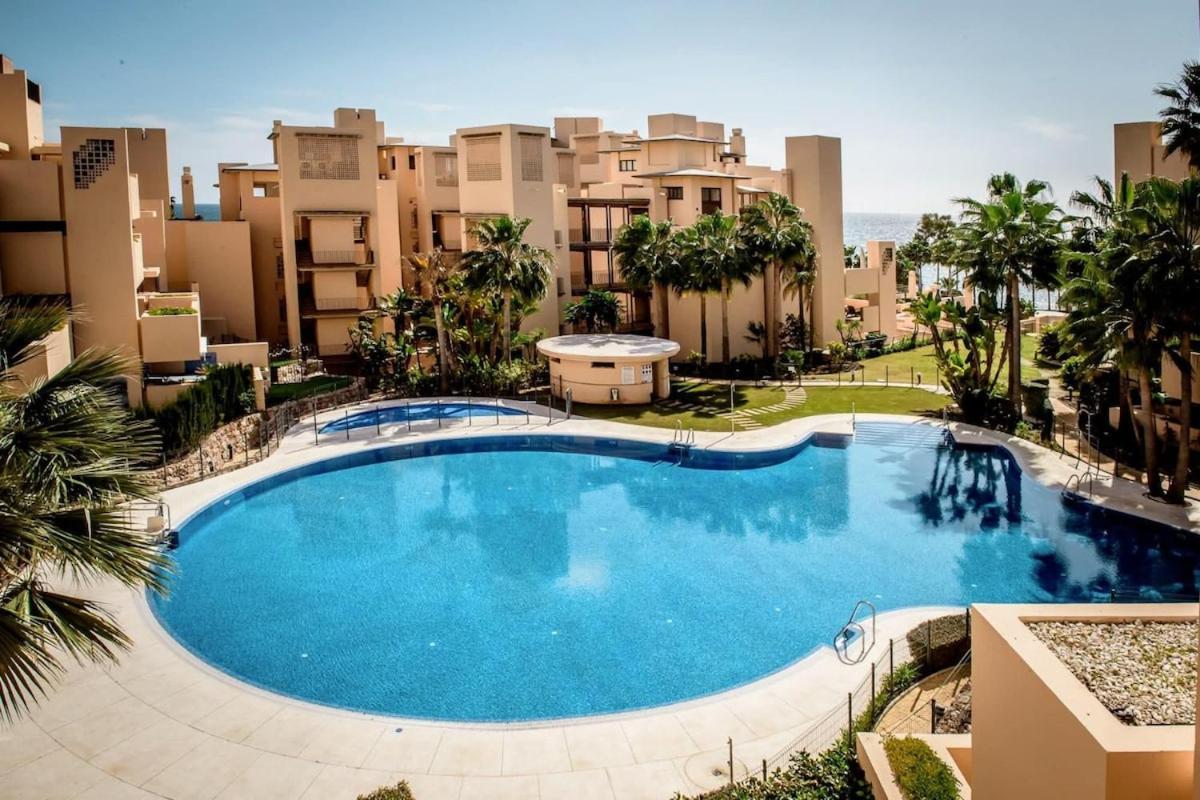 Lägenhet 5 Stars Beachfront Paradise - Seaview, Always Heated Pool, Gym, Sauna! Estepona