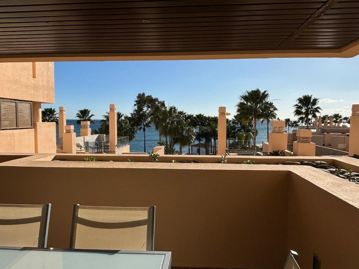5 Stars Beachfront Paradise - Seaview, Always Heated Pool, Gym, Sauna! *