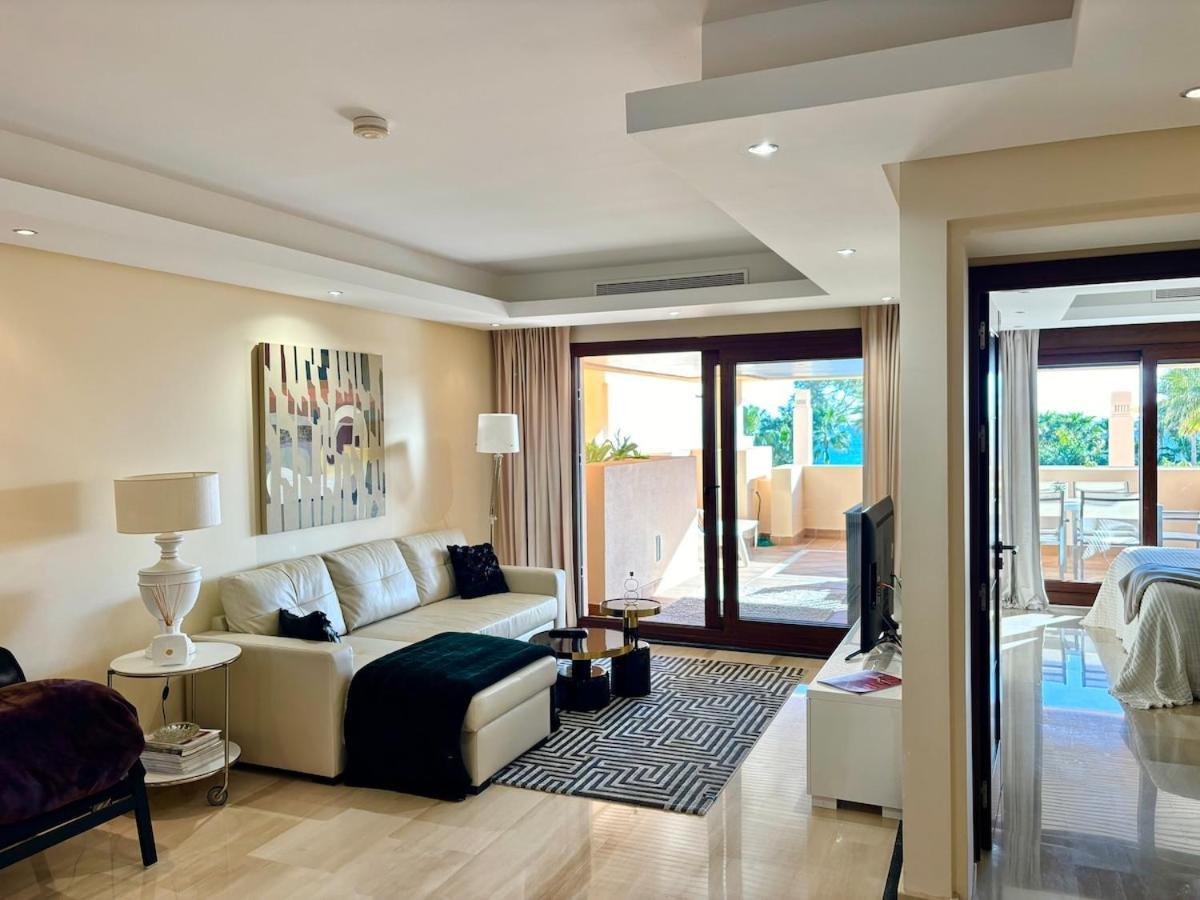5 Stars Beachfront Paradise - Seaview, Always Heated Pool, Gym, Sauna! Estepona