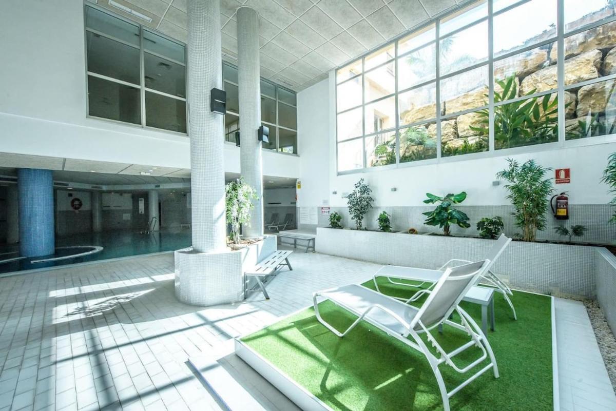5 Stars Beachfront Paradise - Seaview, Always Heated Pool, Gym, Sauna! Lägenhet *