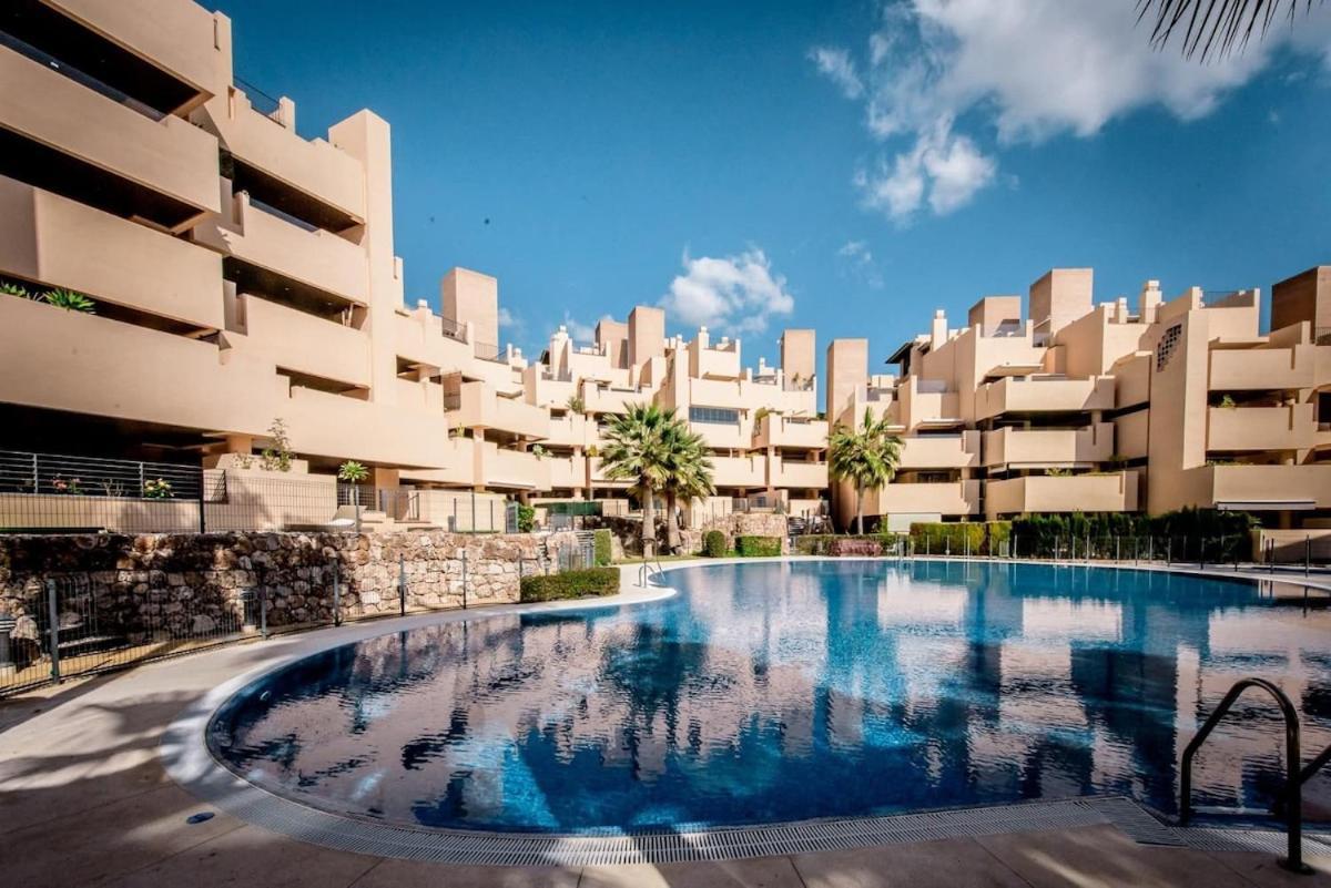 Lägenhet 5 Stars Beachfront Paradise - Seaview, Always Heated Pool, Gym, Sauna! *