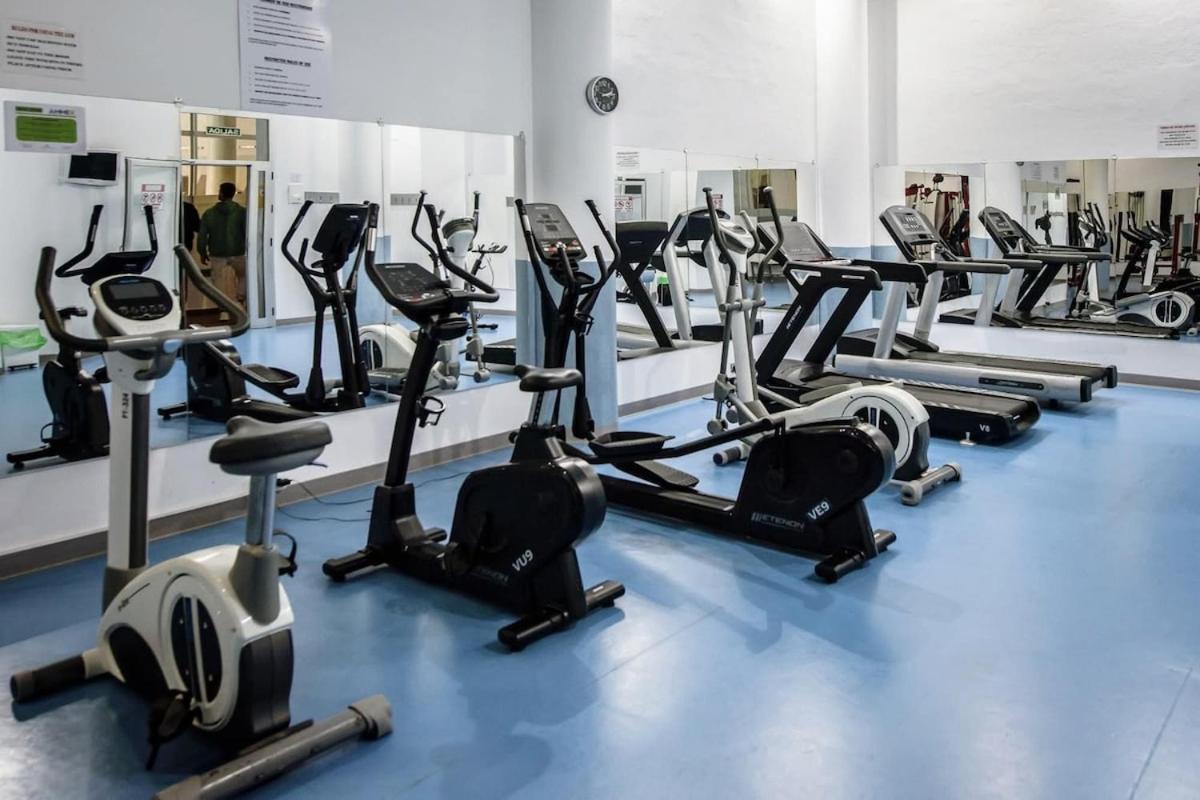 5 Stars Beachfront Paradise - Seaview, Always Heated Pool, Gym, Sauna! Lägenhet *